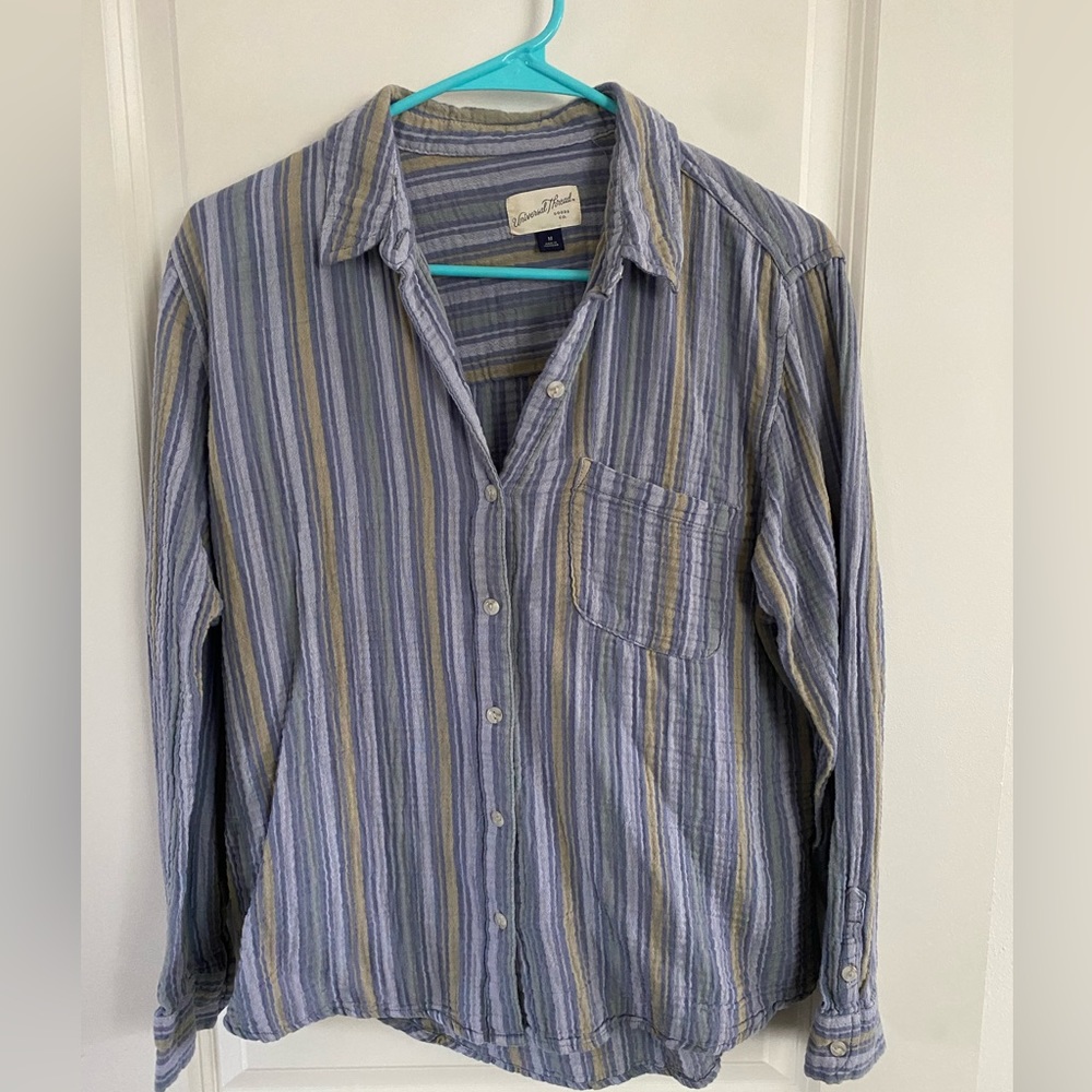 Universal Thread women’s button down top - M